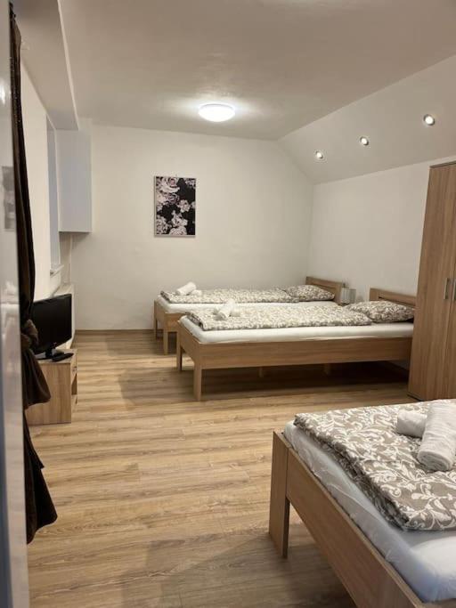 Bada Bing Plaza Apartment Bratislava Luaran gambar