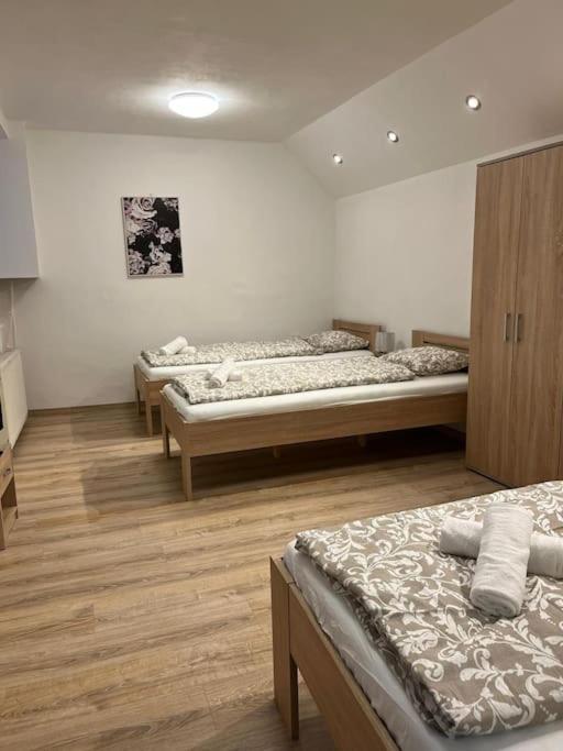 Bada Bing Plaza Apartment Bratislava Luaran gambar